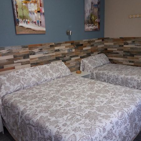 Hostal La Pilarica Paterna Zewnętrze zdjęcie