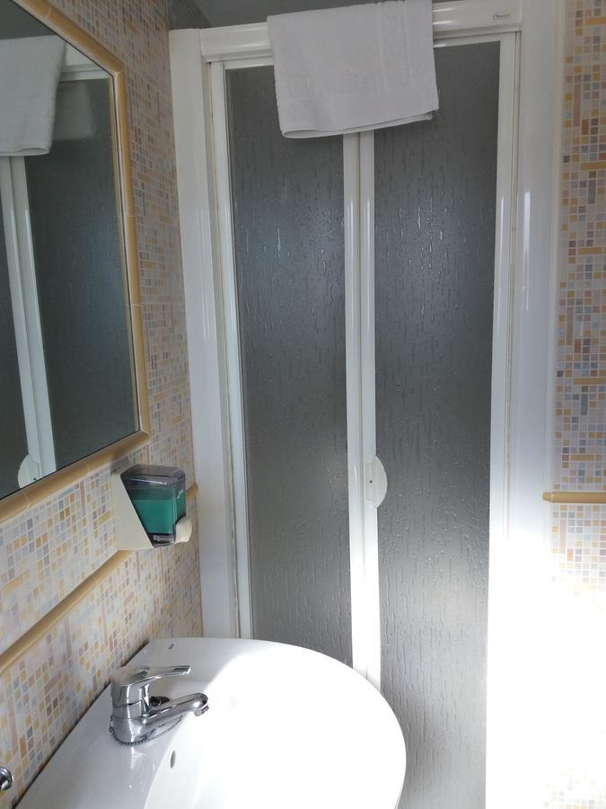 Hostal La Pilarica Paterna Zewnętrze zdjęcie
